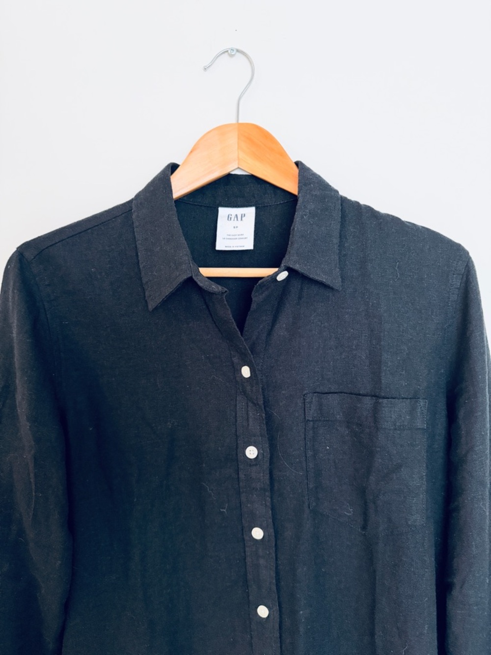 GAP Women’s Black Long-Sleeve Button-Down Easy Shirt